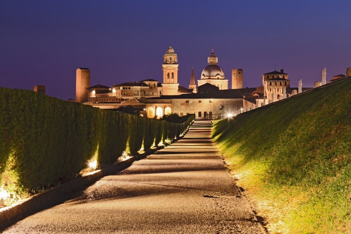 Halloween Tour a Mantova: Fantasmi e Misfatti nel Territorio Padano desktop picture