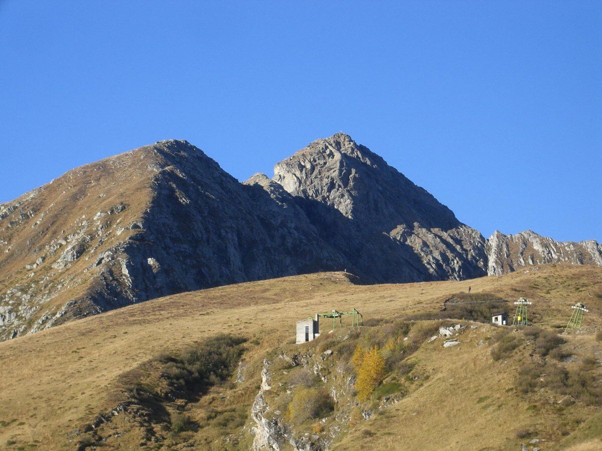 Colle della Portìa: Passeggiata con Vista sul Monviso Colle della Portìa: Passeggiata con Vista sul Monviso desktop picture