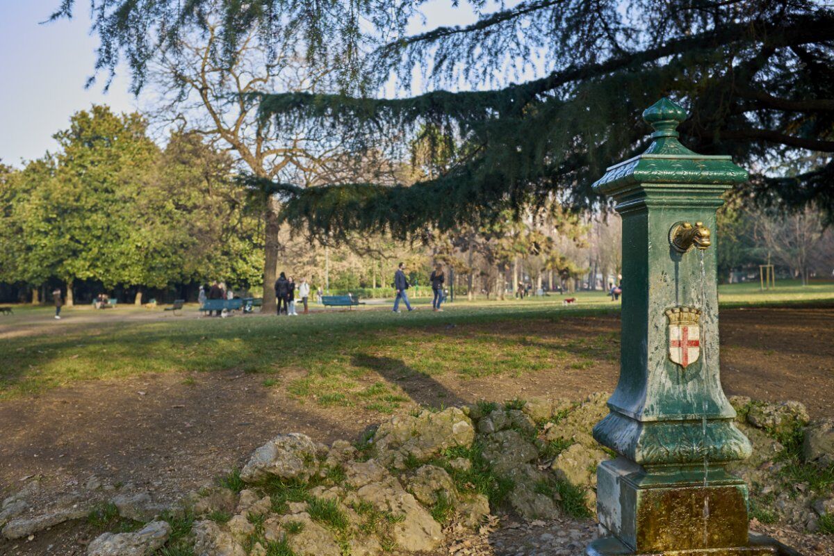 Tour dei Giardini di Porta Venezia: Incantati dai Colori Autunnali desktop picture