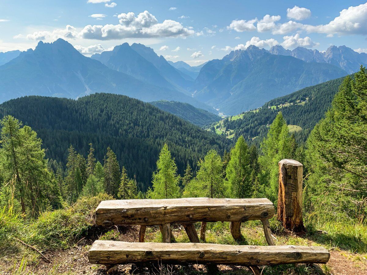Escursione sul Monte Zovo: Tra Panorami e Racconti Leggendari desktop picture