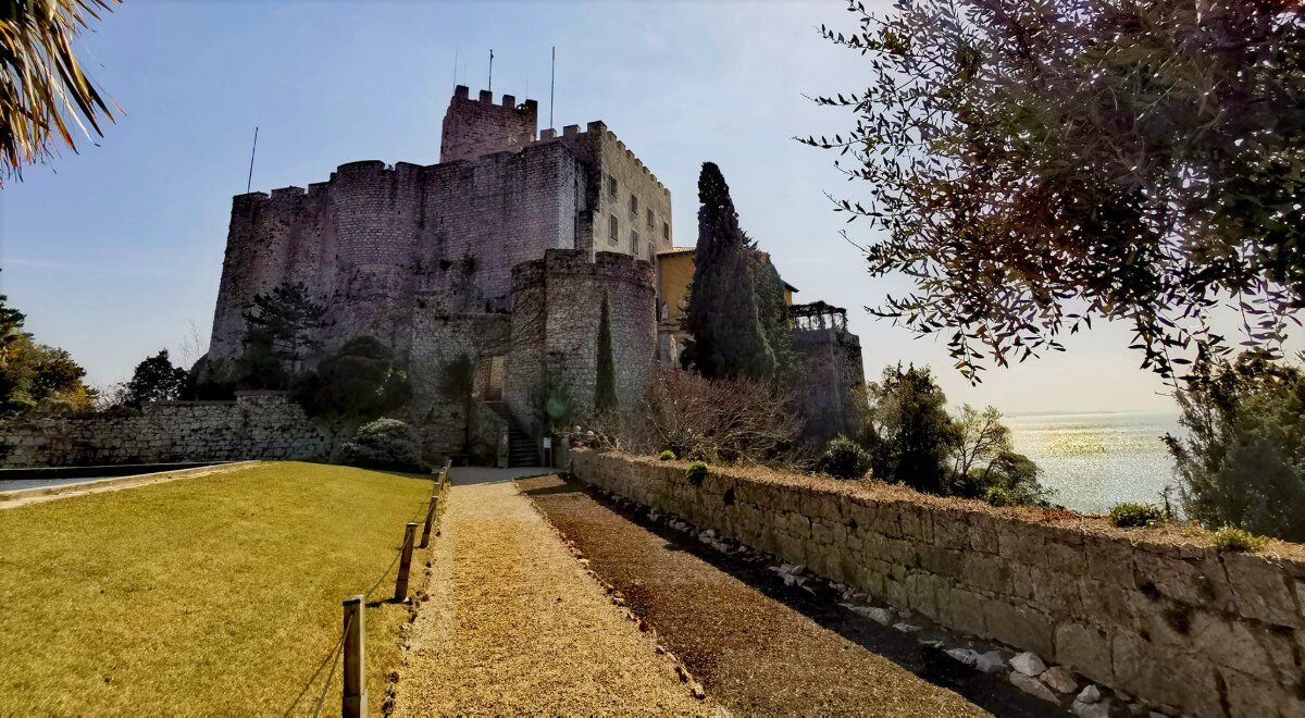 Il Sentiero Rilke e il Castello di Duino desktop picture