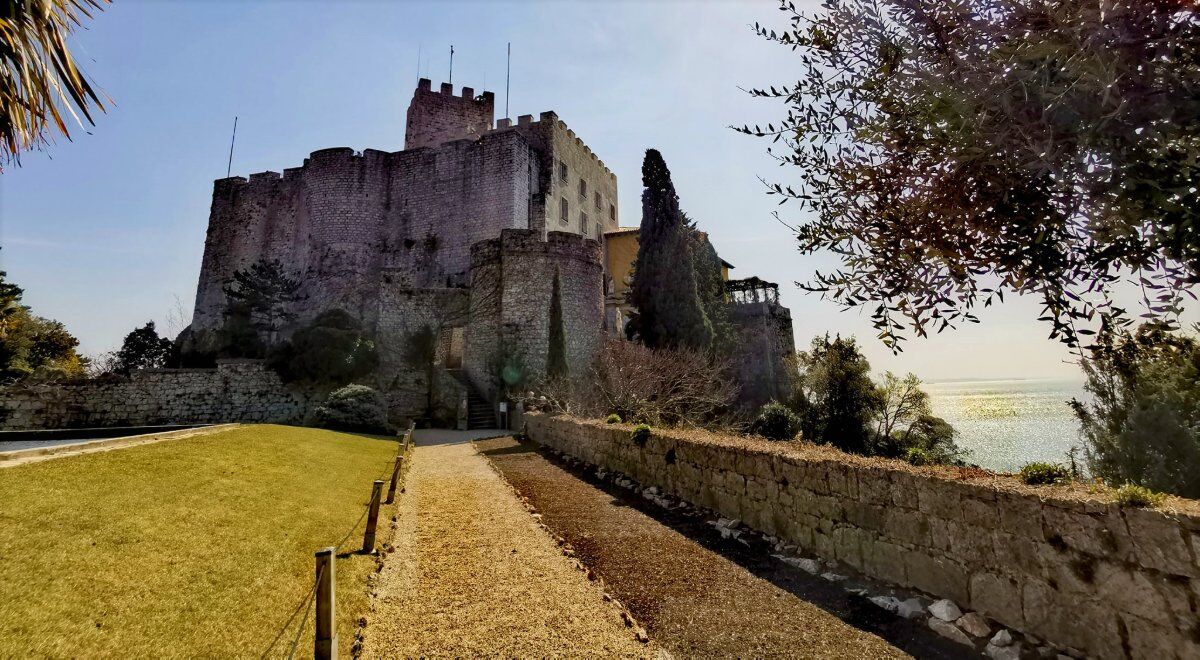 Il Sentiero Rilke e il Castello di Duino Il Sentiero Rilke e il Castello di Duino desktop picture