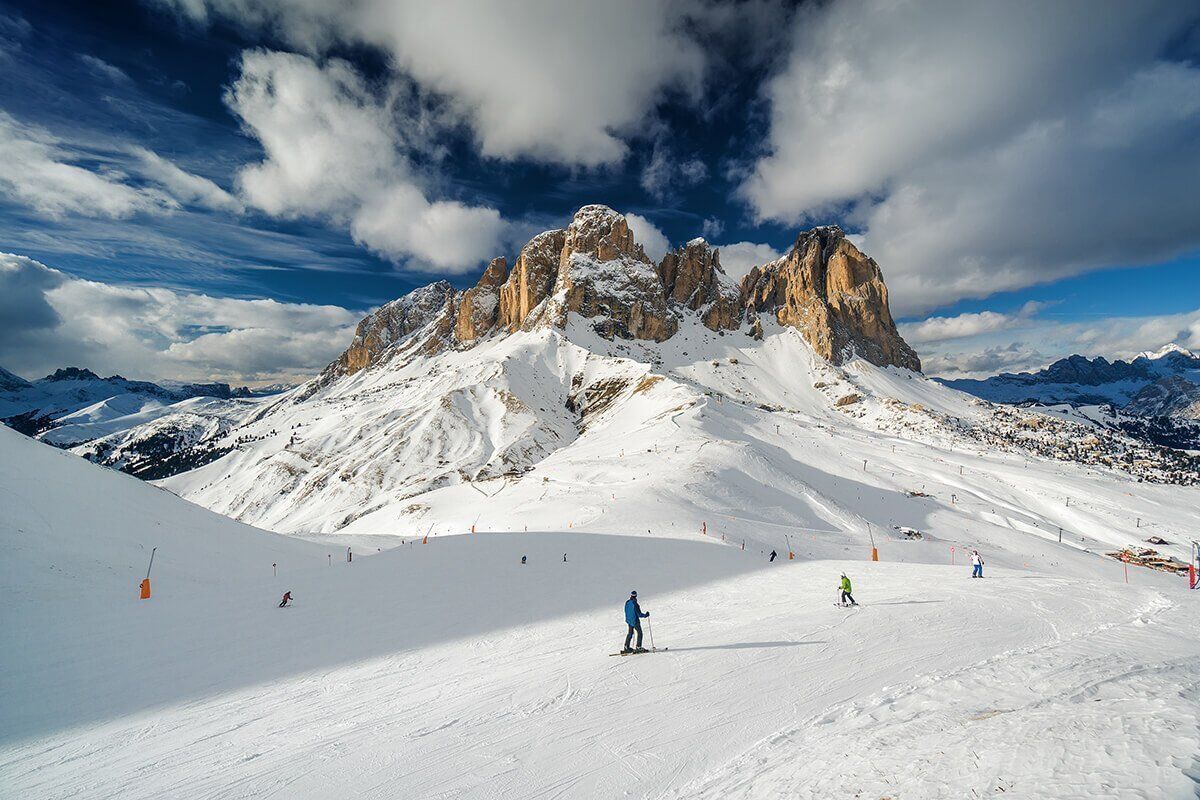 Sciare insieme nelle Dolomiti: Fine settimana sulla Neve a Canazei [età consigliata over 45] desktop picture