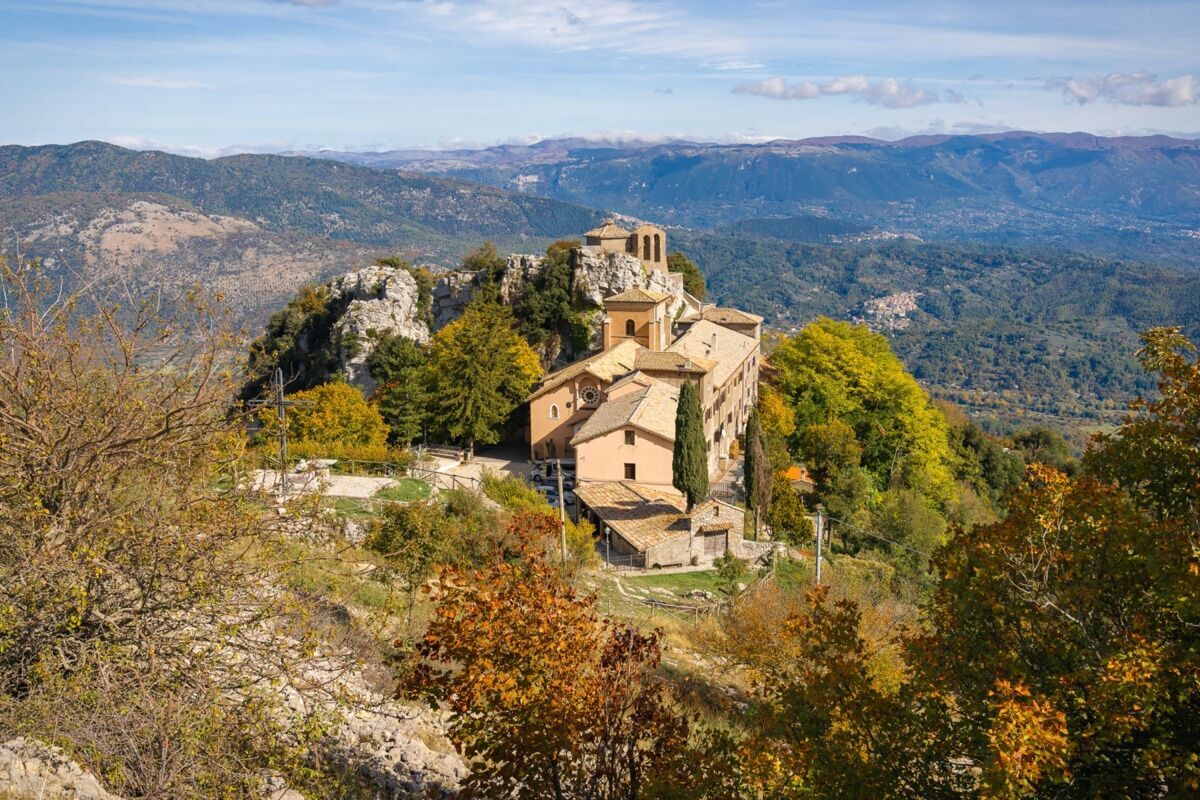 Camminata natalizia al Santuario della Mentorella sui Monti Prenestini desktop picture