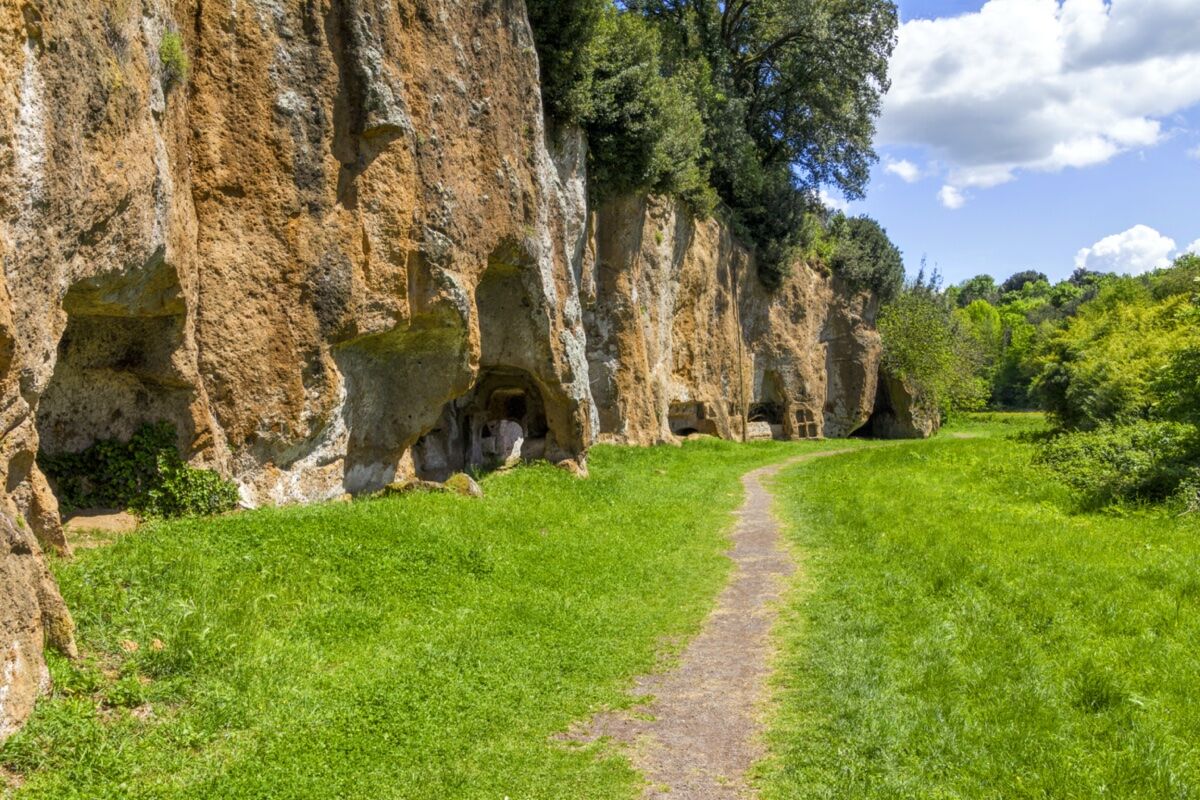 Trekking dal Parco Archeologico di Sutri alla Via Francigena desktop picture