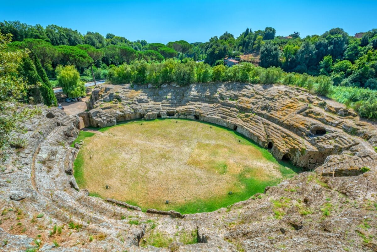 Trekking dal Parco Archeologico di Sutri alla Via Francigena desktop picture