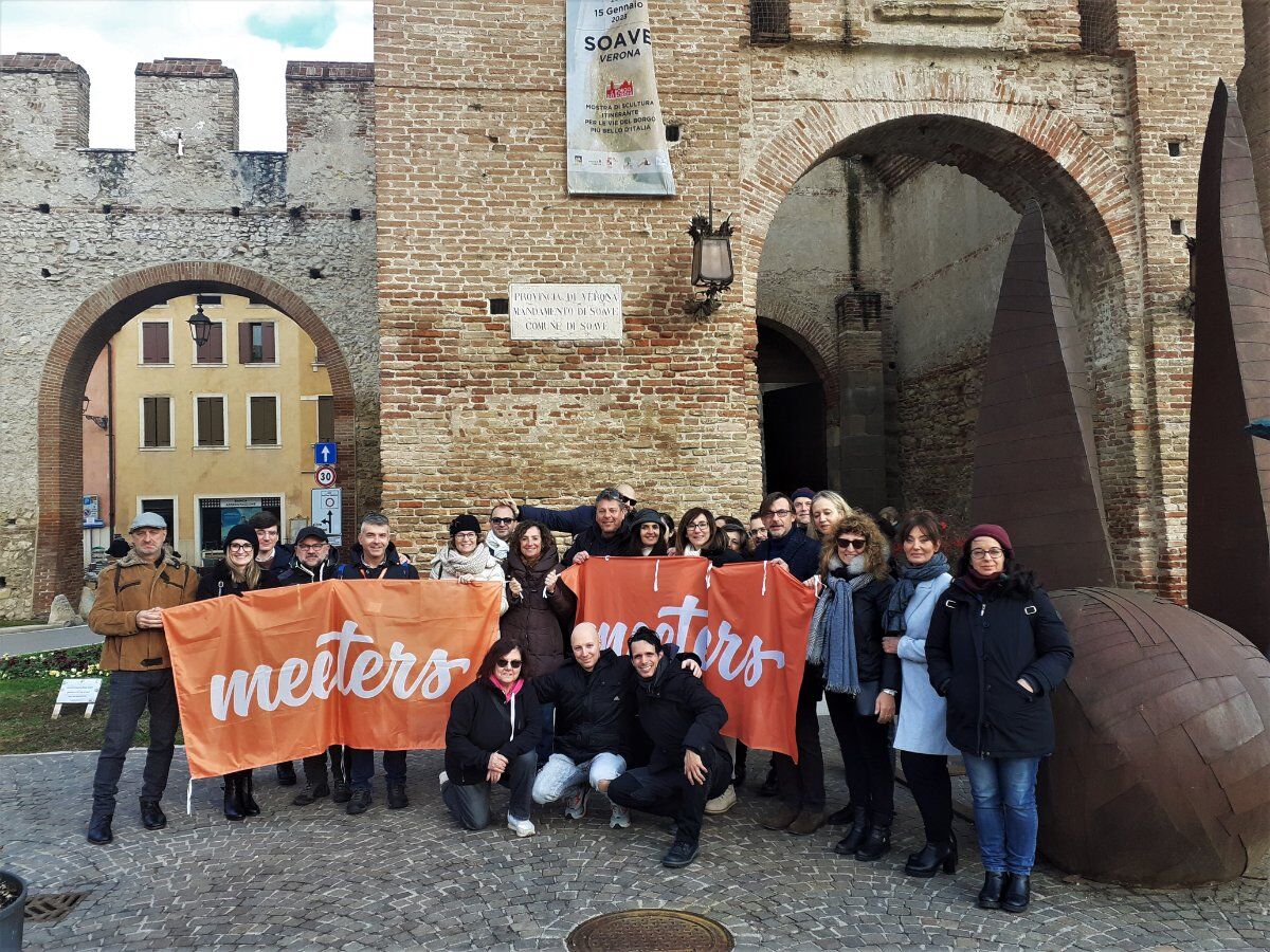 Il Borgo di Soave: Passeggiata tra i Presepi Artigianali desktop picture