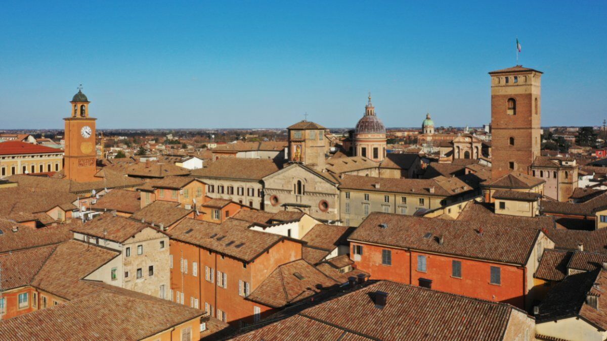Reggio Emilia Medievale: Un Percorso Urbano tra Canali e Opifici desktop picture