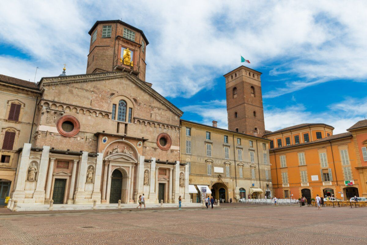 Reggio Emilia Medievale: Un Percorso Urbano tra Canali e Opifici Reggio Emilia Medievale: Un Percorso Urbano tra Canali e Opifici desktop picture