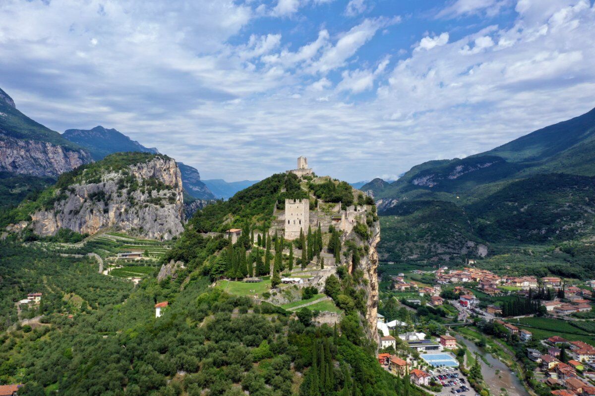 Il Castello di Arco: un Trekking panoramico desktop picture