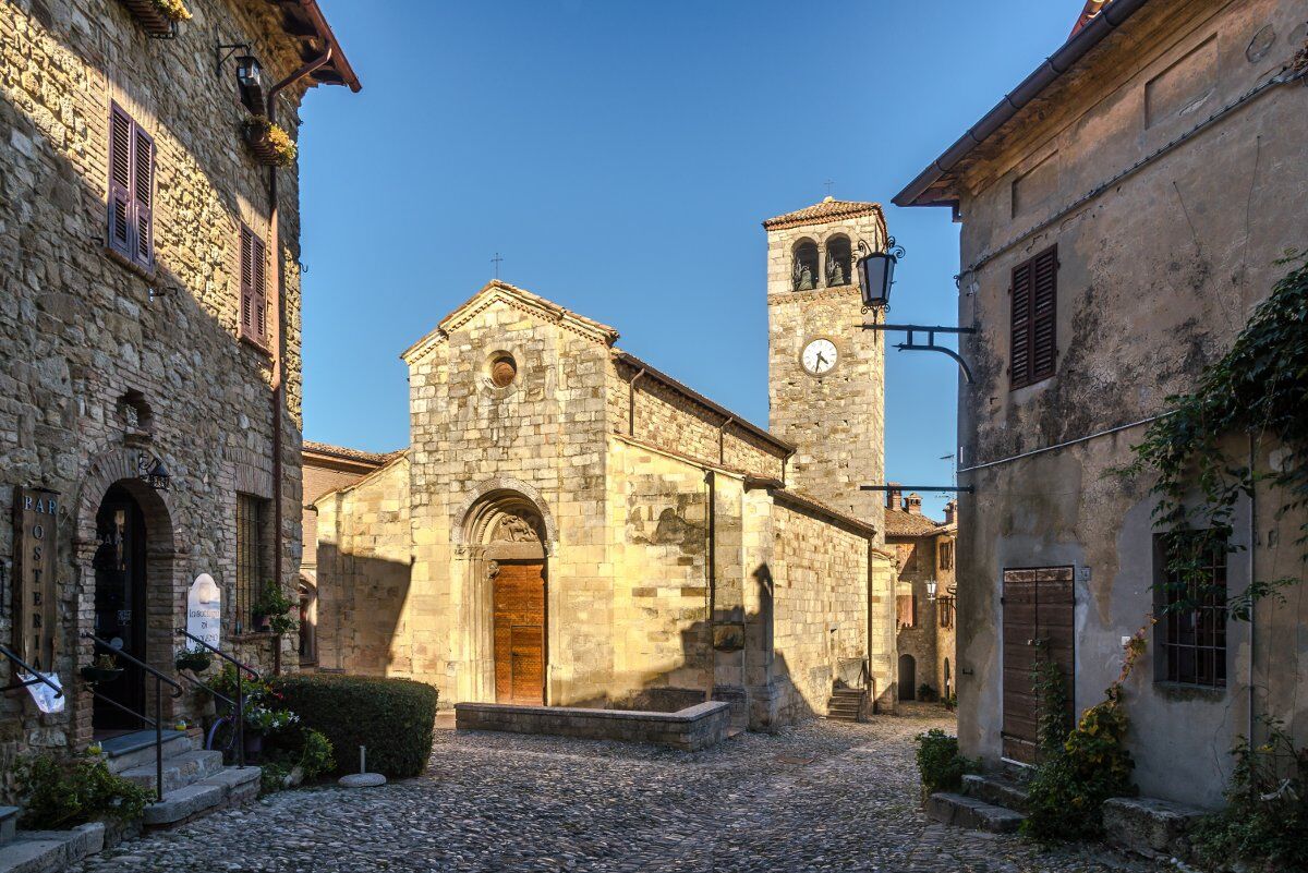 Trekking guidato nel Borgo Medievale di Vigoleno desktop picture