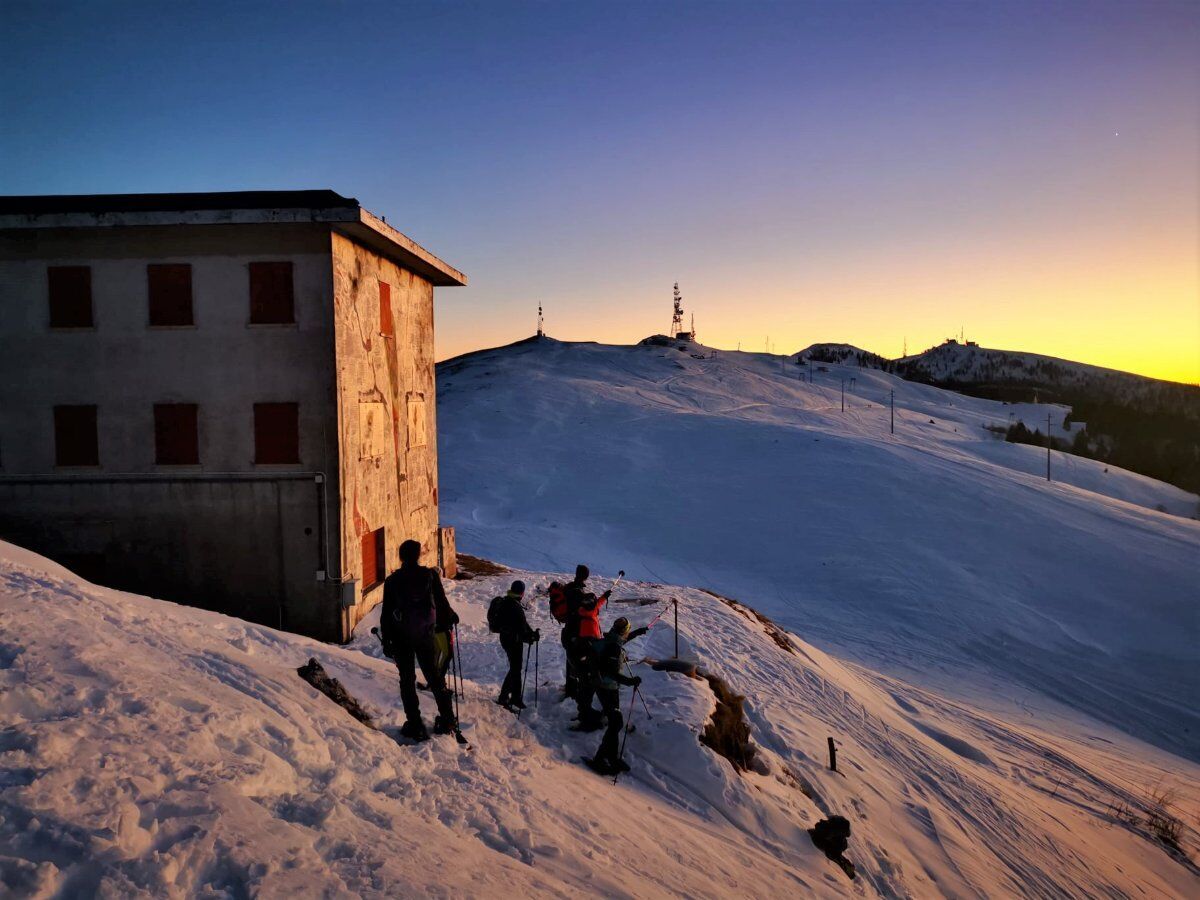In cima al Col Toront: Ciaspolata sull'Altopiano del Nevegal desktop picture