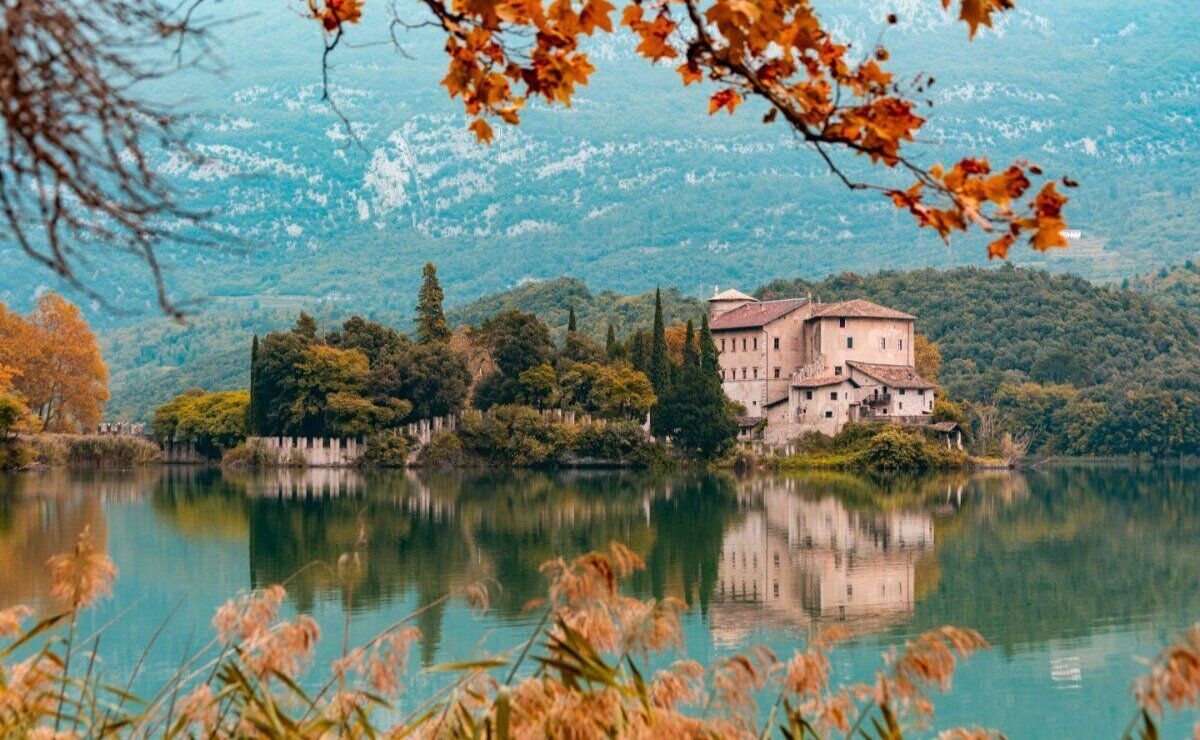 Il Castel Toblino e La Notte degli Alambicchi desktop picture