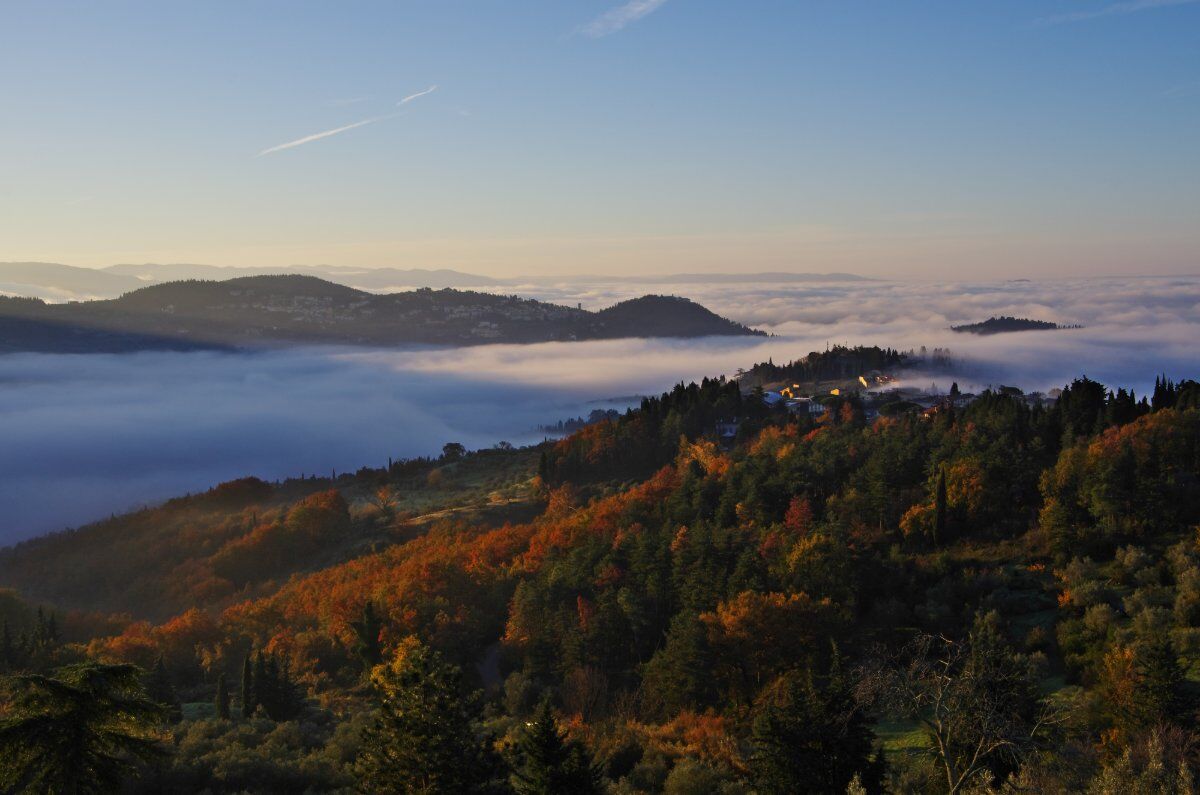 Madonna del Sasso e le Burraie: Escursione sui Monti Fiorentini desktop picture