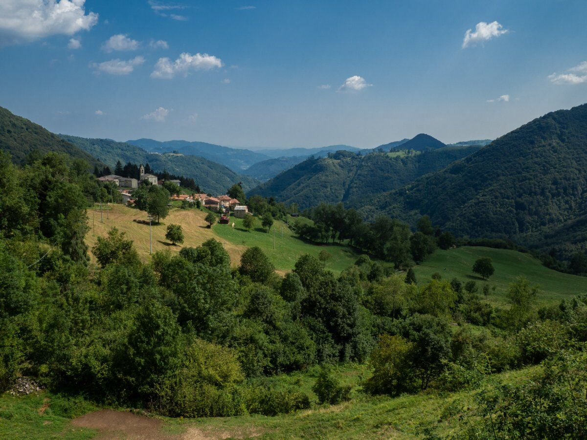 Trekking lungo il Sentiero dei Presepi a Campodalbero desktop picture