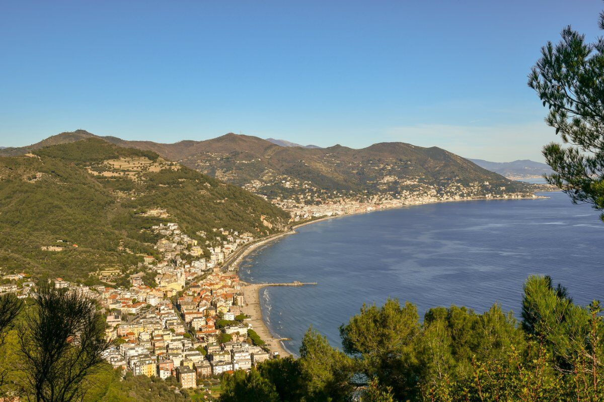 Escursione sulla Via Romana: Da Albenga ad Alassio desktop picture