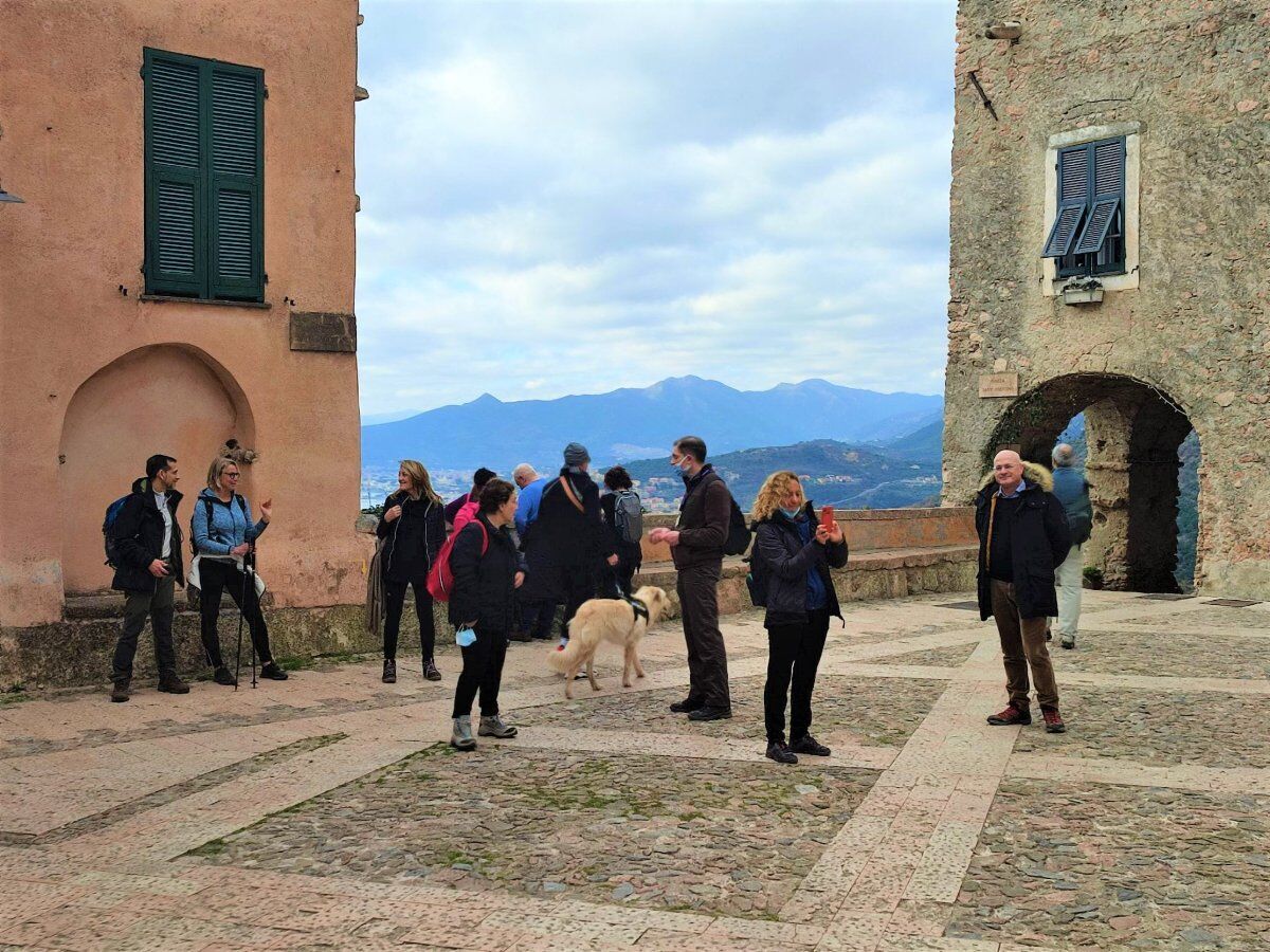 Passeggiata a Verezzi: Un Balcone sul Mar Ligure desktop picture