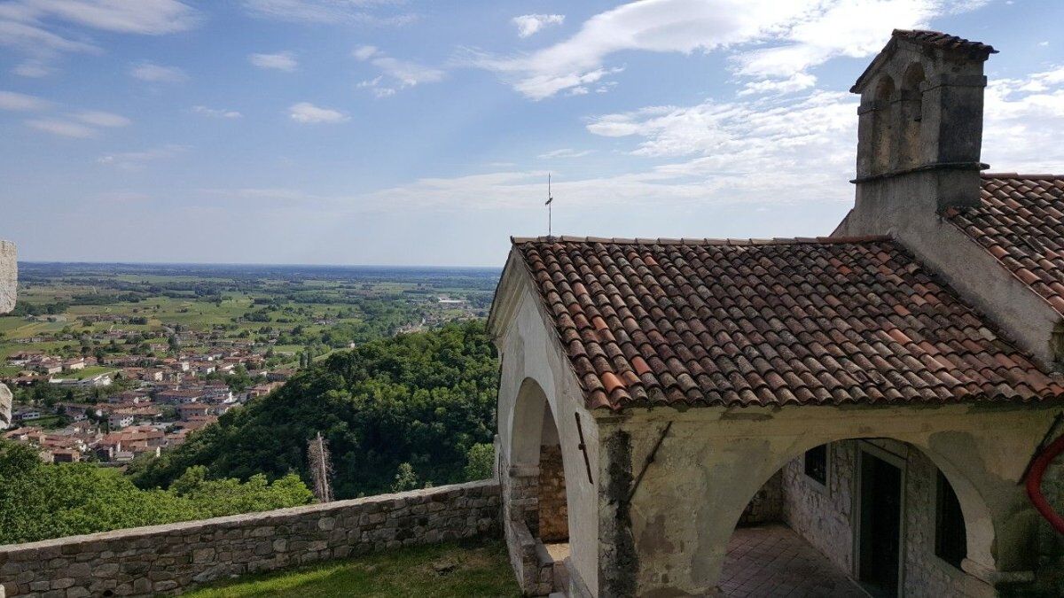 Trekking tra i Castelli di Faedis con Degustazione in Cantina desktop picture