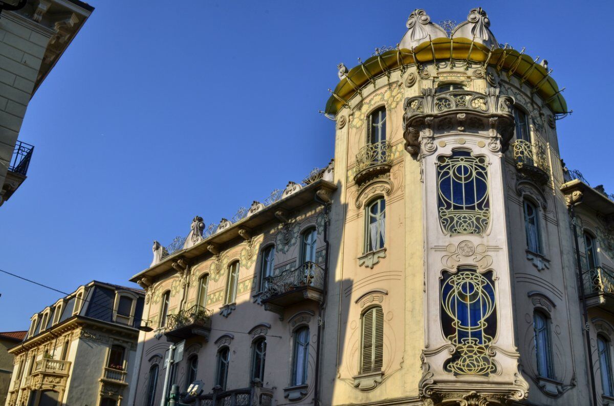 Torino Liberty: Passeggiata Culturale tra Fiori e Belve desktop picture