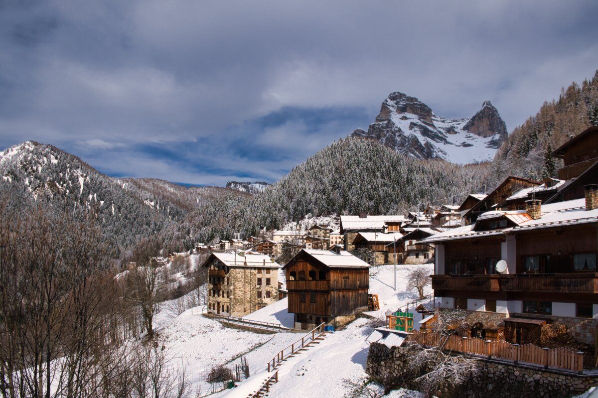 Ciaspolata alle pendici del Pelmo con Pranzo in Rifugio desktop picture