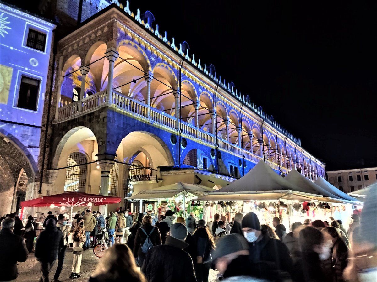Uscita di Gruppo tra i Mercatini Natalizi di Padova Uscita di Gruppo tra i Mercatini Natalizi di Padova desktop picture