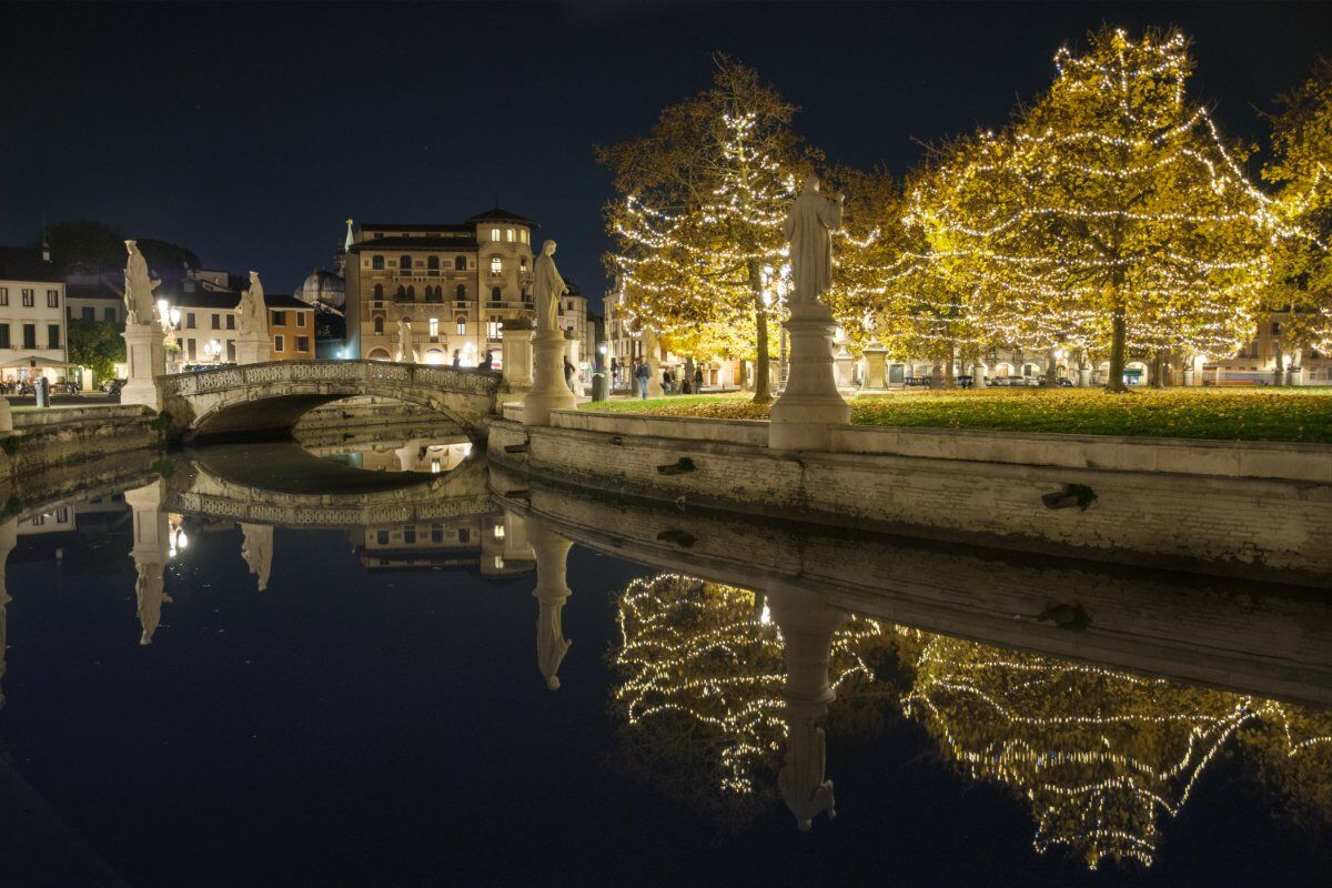 Uscita di Gruppo tra i Mercatini Natalizi di Padova Uscita di Gruppo tra i Mercatini Natalizi di Padova desktop picture