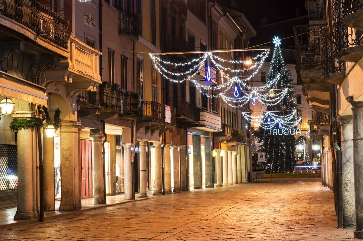 Cenone di Capodanno a Varese tra Musica, Balli e Karaoke Cenone di Capodanno a Varese tra Musica, Balli e Karaoke desktop picture