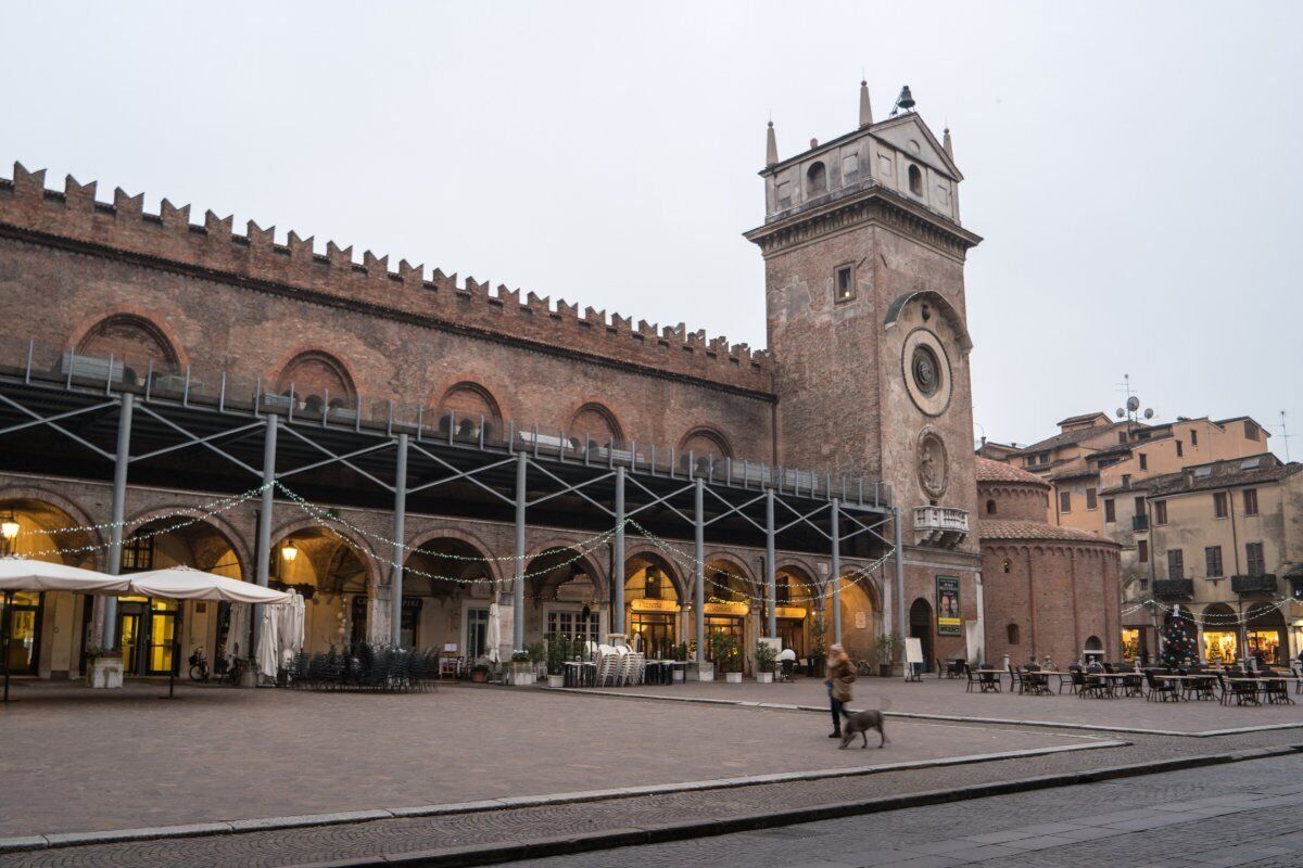 Tour a Mantova nella magia del Natale: Teatri, Mercatini e il Trenino Rosso desktop picture