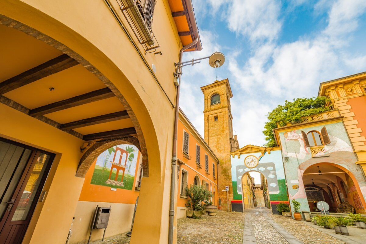 Tour guidato tra i Murales e i Vigneti di Dozza con degustazione in cantina desktop picture