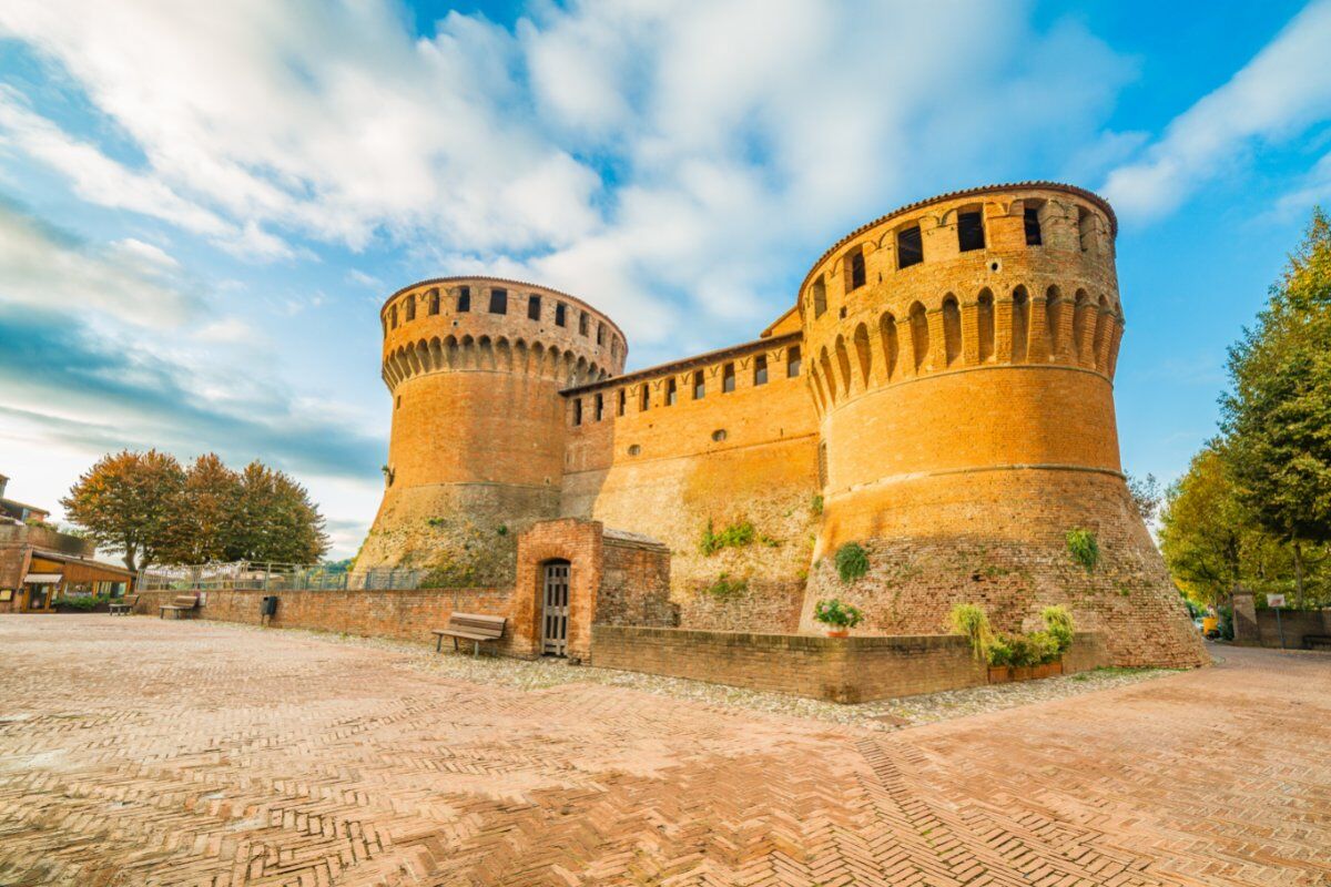 Tour guidato tra i Murales e i Vigneti di Dozza con degustazione in cantina desktop picture