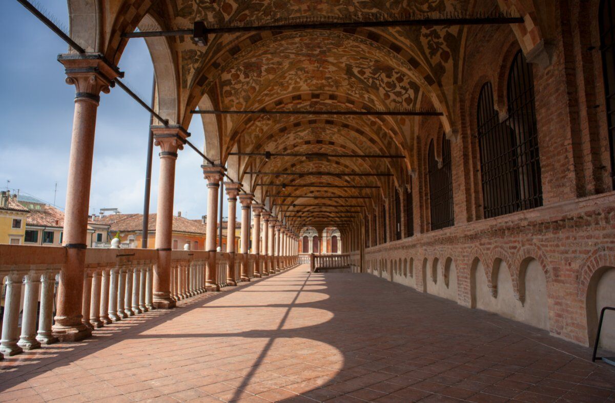 Il Palazzo della Ragione: Visita Guidata tra gli Affreschi di Giotto desktop picture