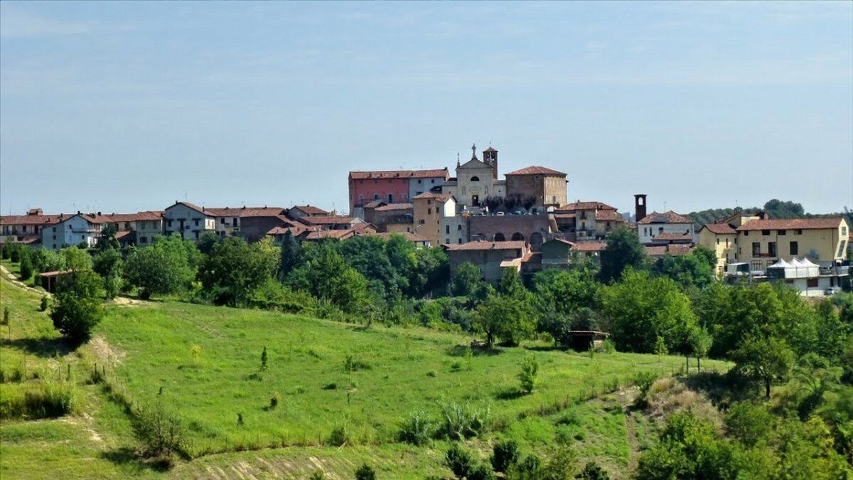 Sentiero di Scurzolengo: Passeggiata tra Borghi e Campagne Astigiane desktop picture