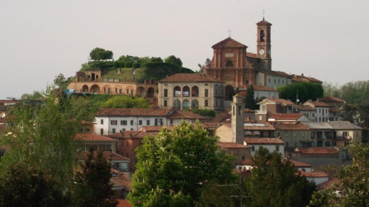 Sentiero di Scurzolengo: Passeggiata tra Borghi e Campagne Astigiane desktop picture