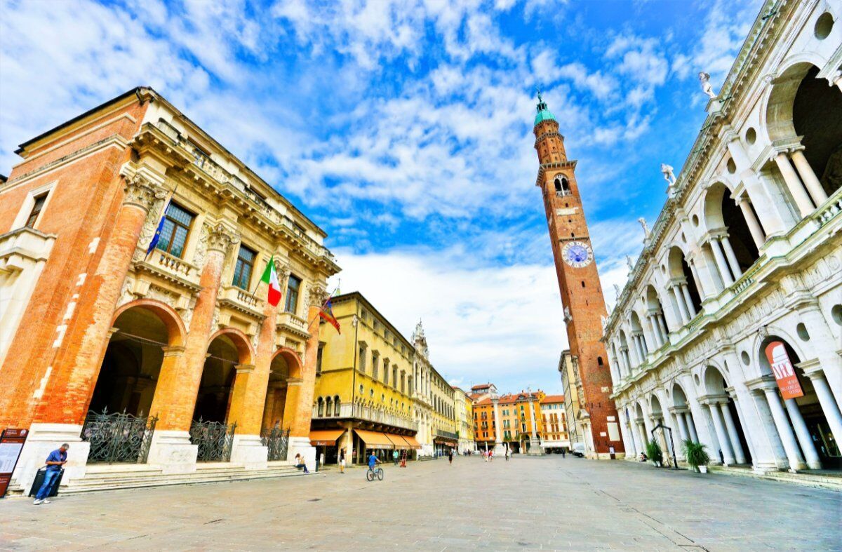 Sulle Orme di Palladio: Un Inedito Tour Guidato a Vicenza desktop picture