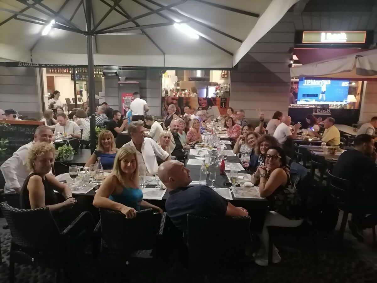 Pizzata a due passi dai Navigli Pizzata a due passi dai Navigli desktop picture