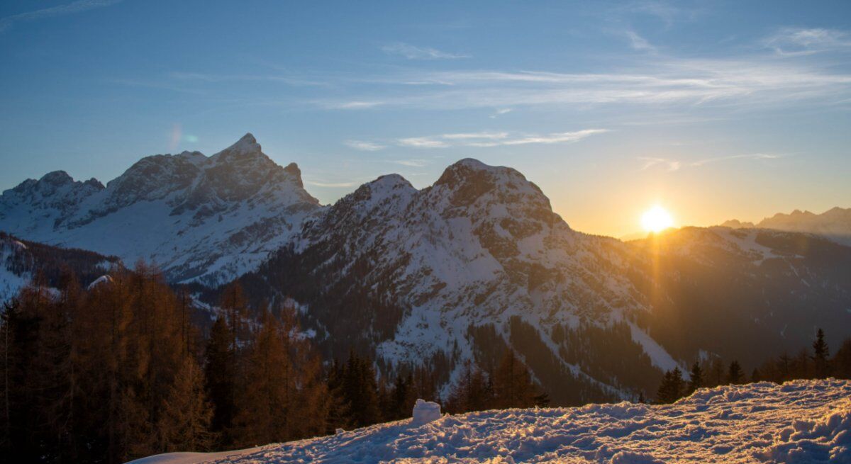 Ciaspolata Panoramica con Cena in Rifugio al Monte Pelmo Ciaspolata Panoramica con Cena in Rifugio al Monte Pelmo desktop picture