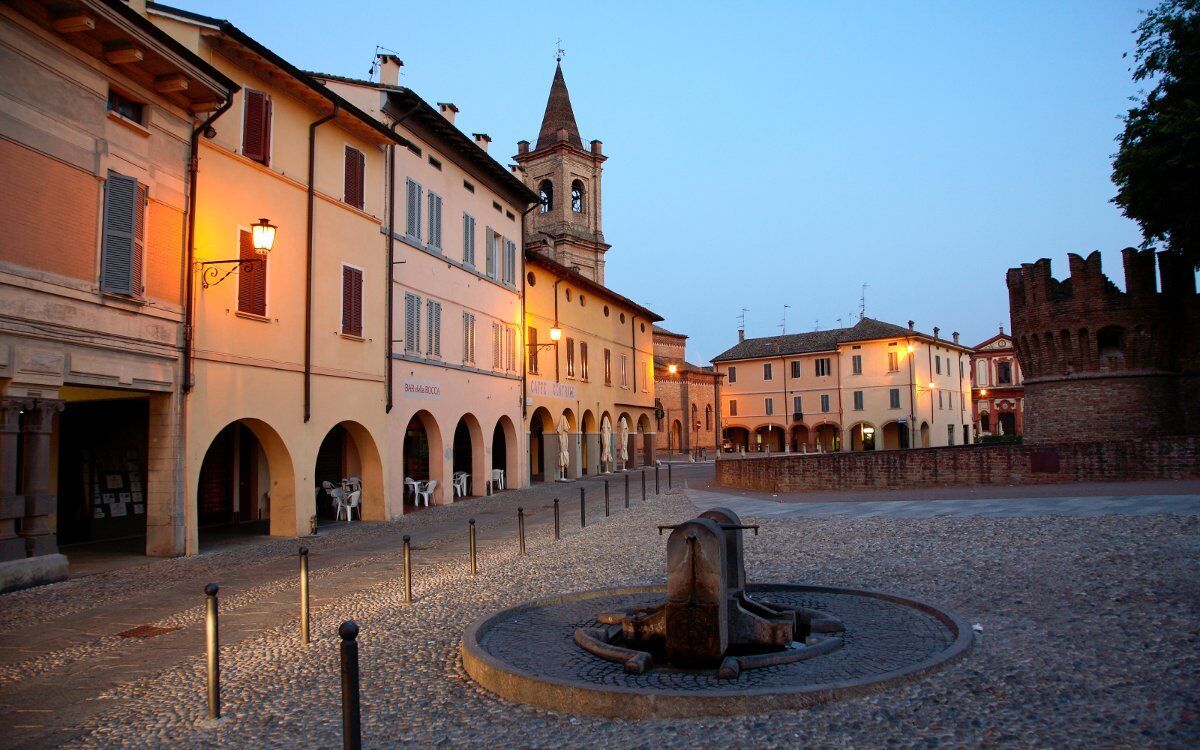 Aperitivo nel cuore di Parma desktop picture