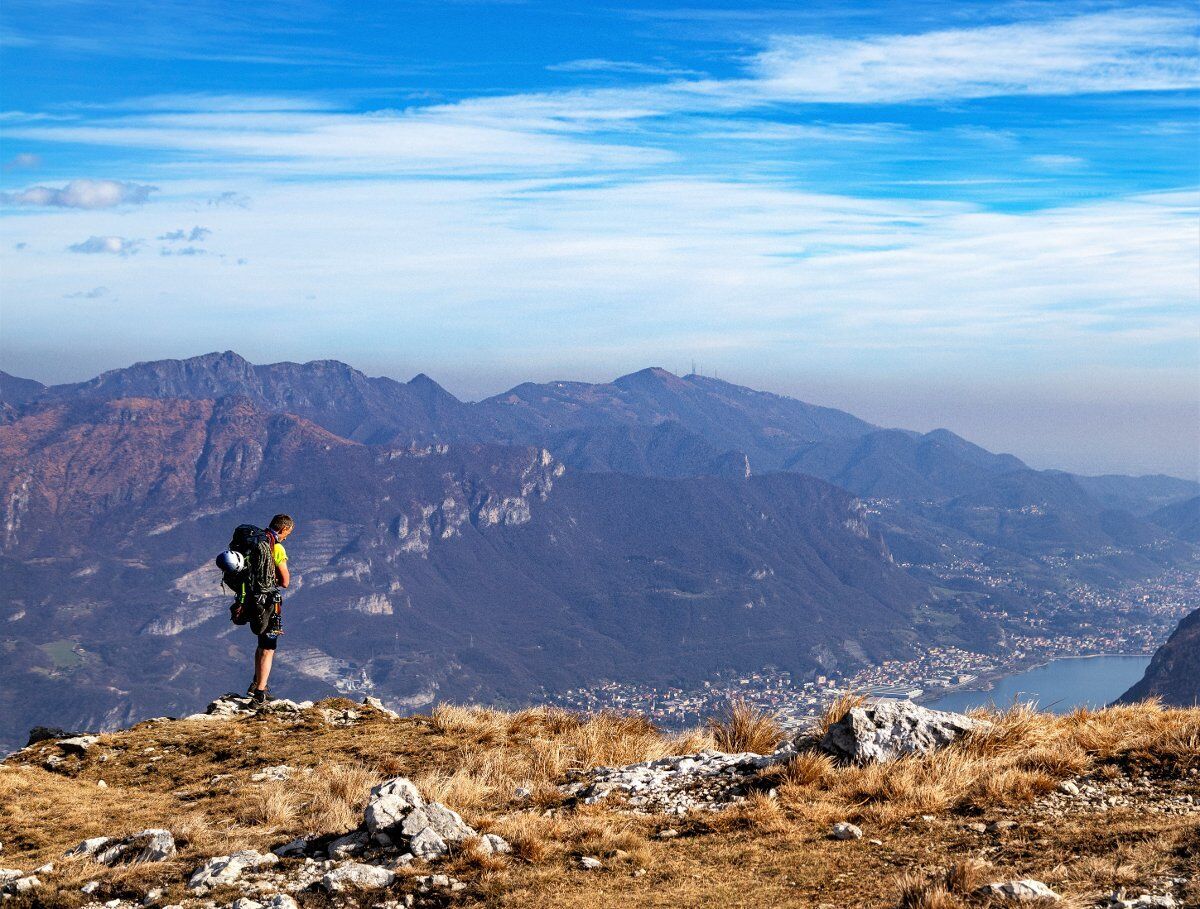 Il Sentiero Elvezio: Trekking alle pendici del Monte Moregallo desktop picture