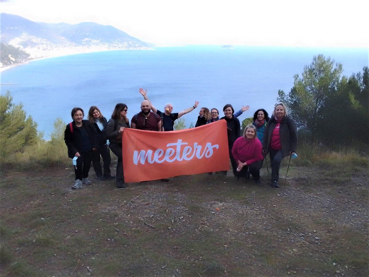 Laigueglia: Passeggiata Vista Mare tra i Mulini a Vento Laigueglia: Passeggiata Vista Mare tra i Mulini a Vento desktop picture