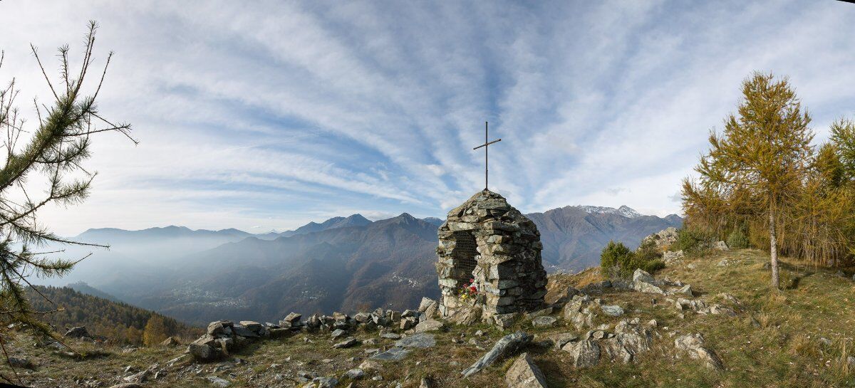 Punta Serena: Trekking in Cresta tra Panorami Mozzafiato Punta Serena: Trekking in Cresta tra Panorami Mozzafiato desktop picture