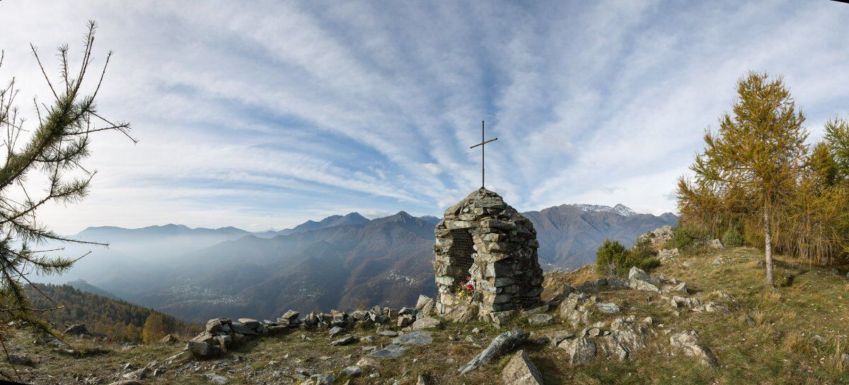 Punta Serena: Trekking in Cresta tra Panorami Mozzafiato desktop picture