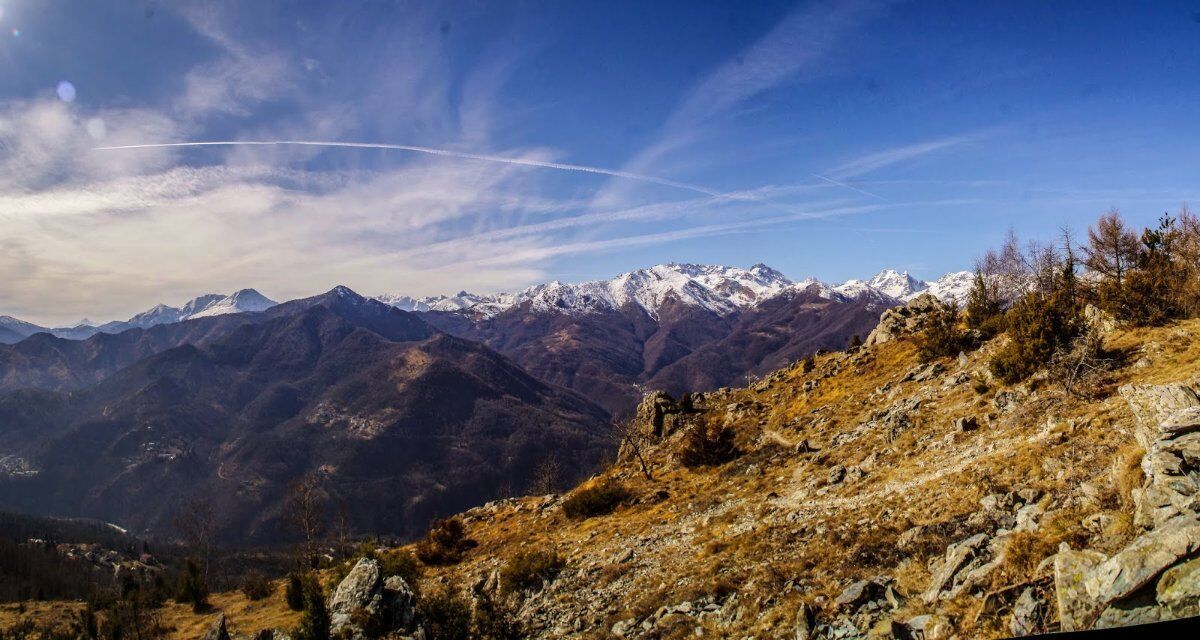 Punta Serena: Trekking in Cresta tra Panorami Mozzafiato desktop picture