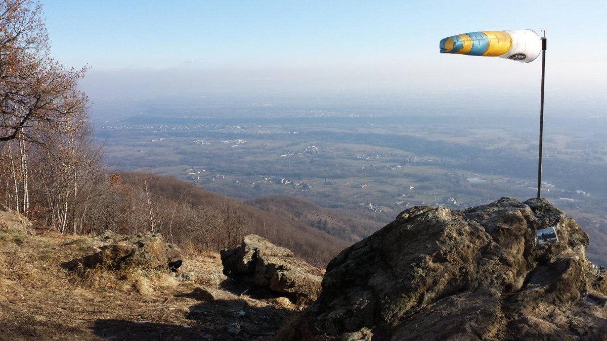L'Anello in Val Malone: La Cappella del Bandito e il Mulino a Vento L'Anello in Val Malone: La Cappella del Bandito e il Mulino a Vento desktop picture