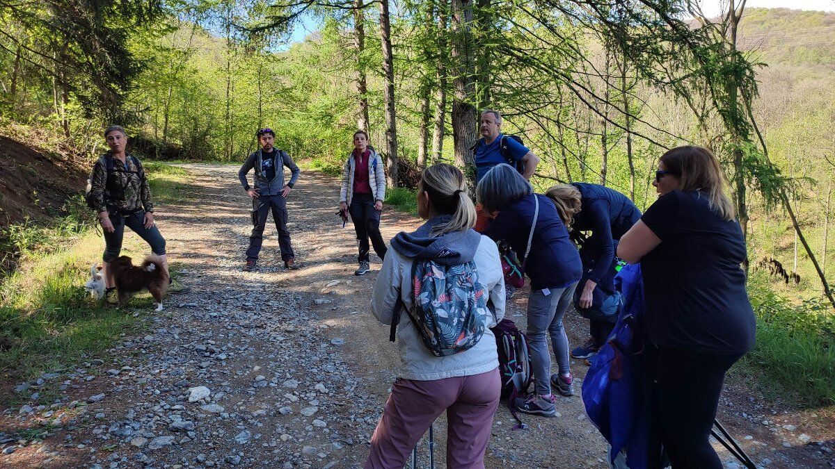 L'Anello in Val Malone: La Cappella del Bandito e il Mulino a Vento L'Anello in Val Malone: La Cappella del Bandito e il Mulino a Vento desktop picture