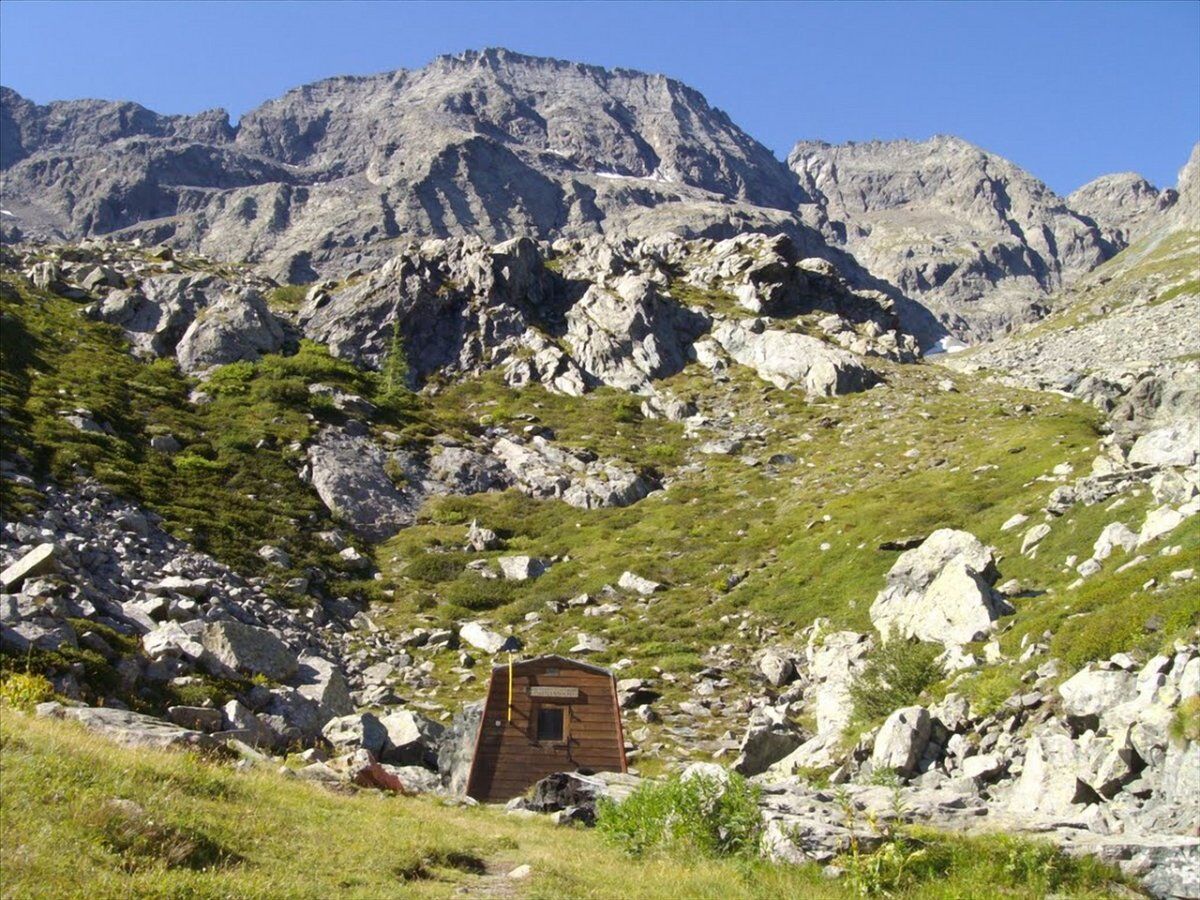 Trekking Alpino tra i Magici Colori dei Laghi Verdi Trekking Alpino tra i Magici Colori dei Laghi Verdi desktop picture