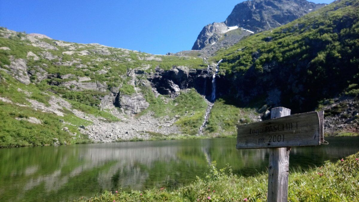 Trekking Alpino tra i Magici Colori dei Laghi Verdi Trekking Alpino tra i Magici Colori dei Laghi Verdi desktop picture