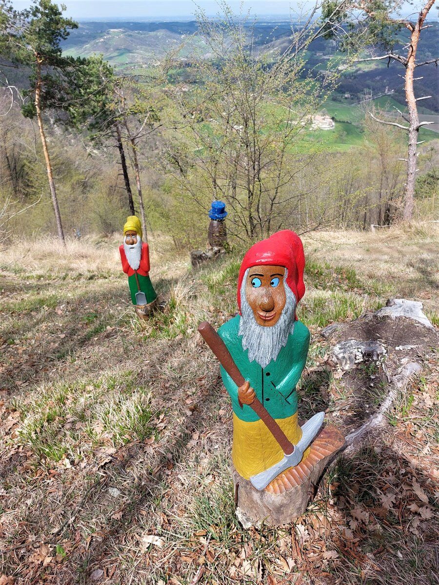 Trekking tra i Borghi dell'Appennino Reggiano e il Bosco delle Favole desktop picture