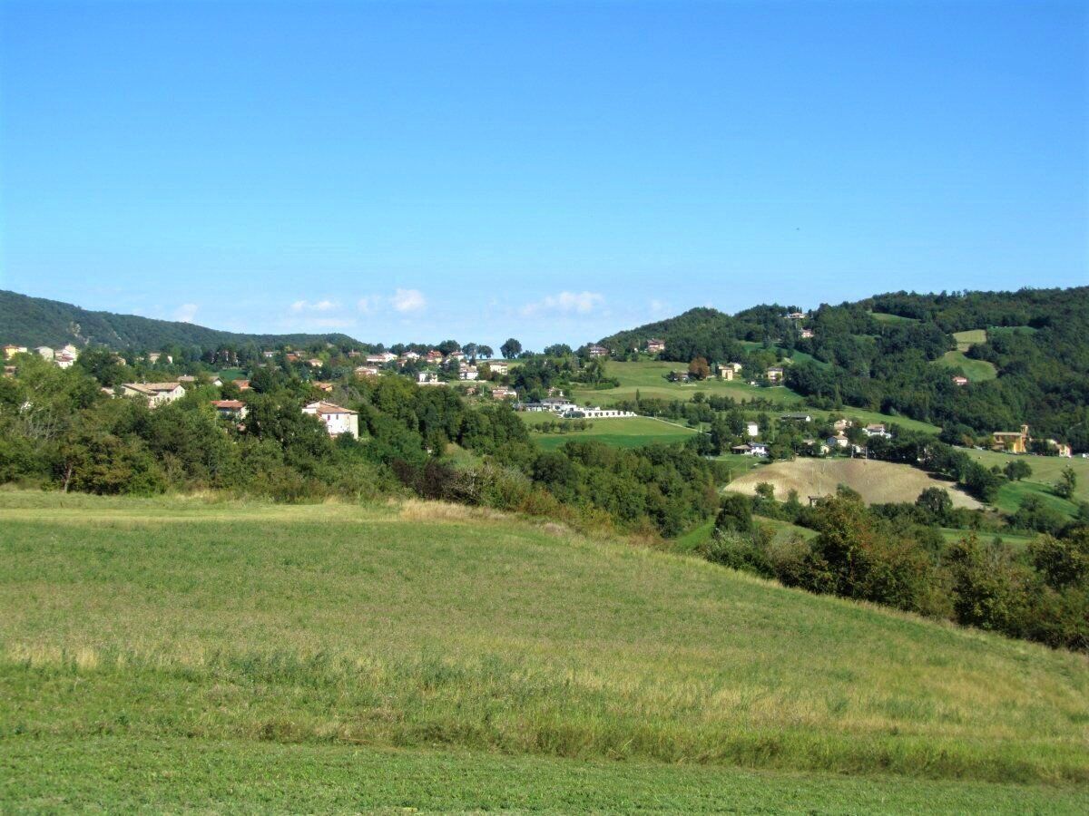 Trekking tra i Borghi dell'Appennino Reggiano e il Bosco delle Favole desktop picture