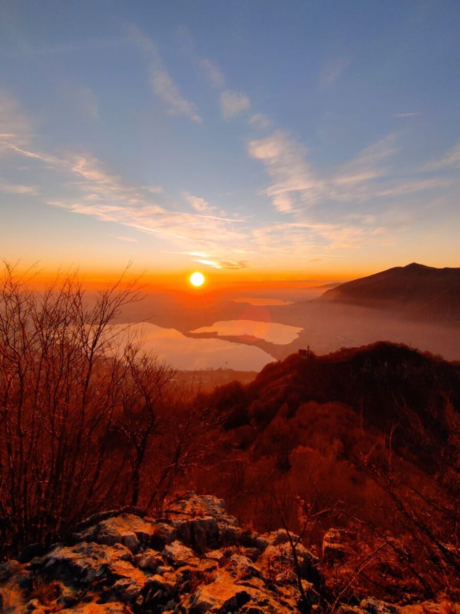 Escursione al Tramonto in Vetta al Monte Barro Escursione al Tramonto in Vetta al Monte Barro desktop picture
