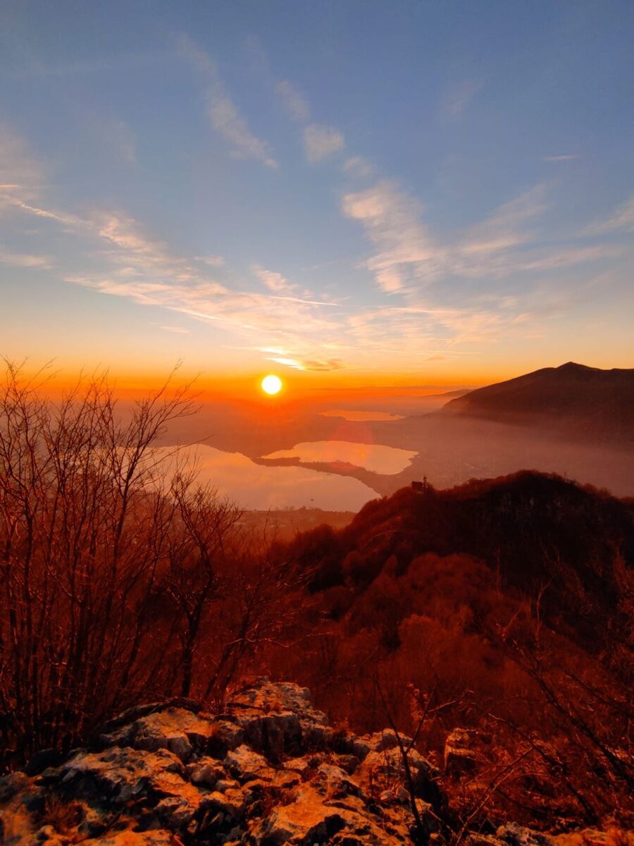 Escursione al Tramonto in Vetta al Monte Barro desktop picture